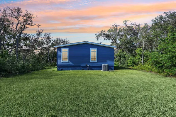 a view of a yard with a house