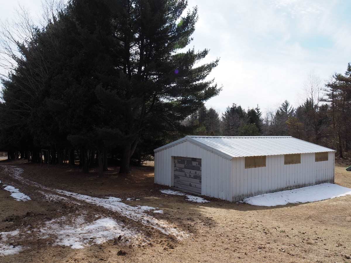 10550 Hooker Road Honor, MI 49640 - Photo 33 of 46 1844389-32.JPG