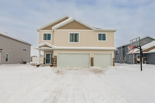 $389,000 | 1705 2nd Avenue Northeast, Barnesville, MN 56514