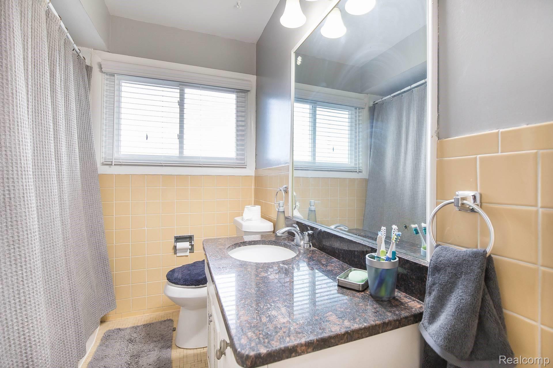 32315 Middlebelt Road Farmington, MI 48334 - Photo 14 of 24 Image -13.jpg