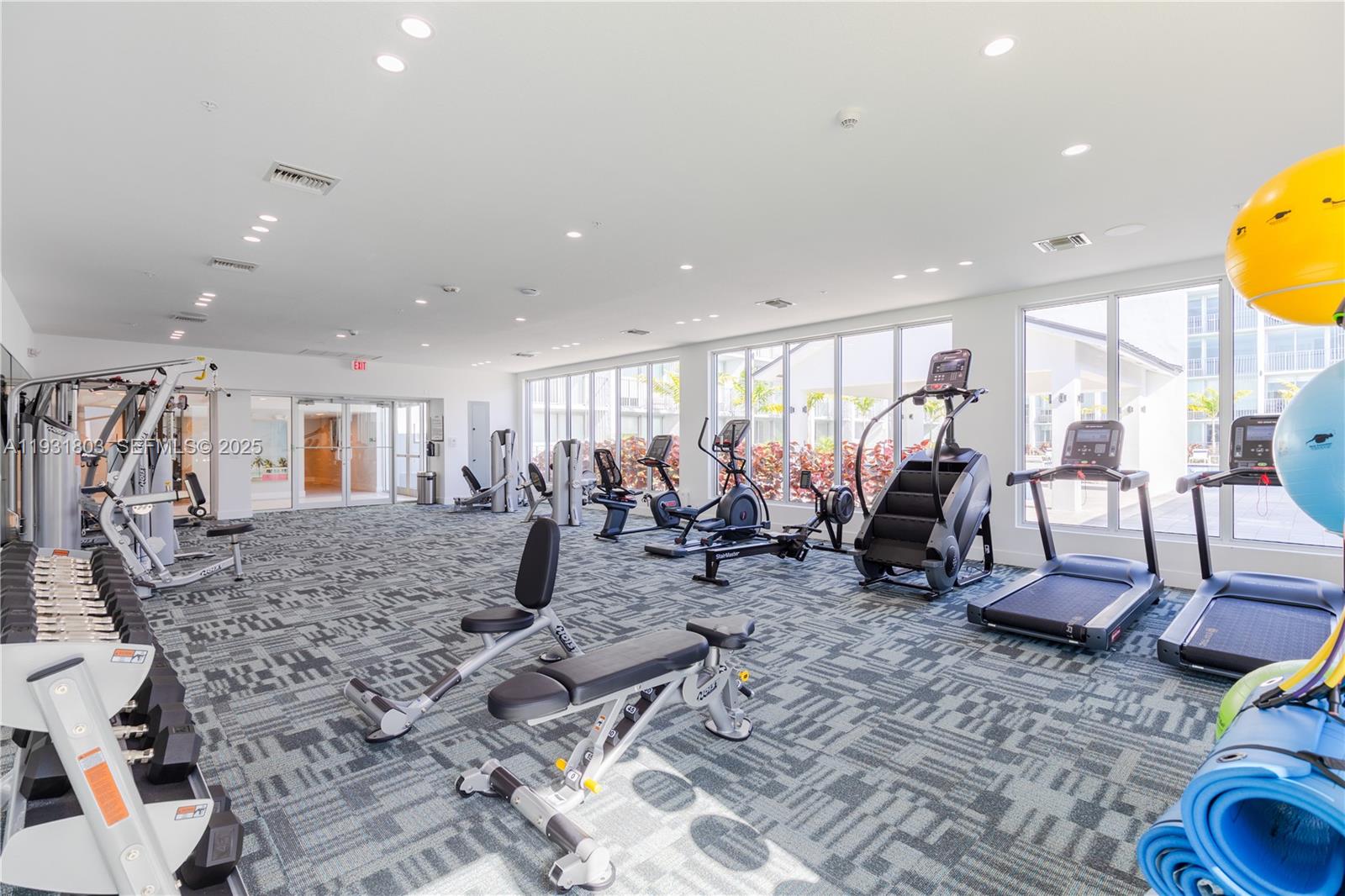 1950 West 49th Street, Unit 148 Hialeah, FL 33012 - Photo 32 of 39 a view of a living room and kitchen