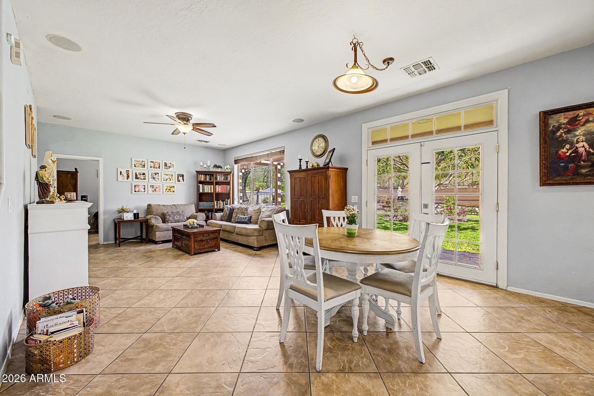 1829 East Beverly Road Phoenix, AZ 85042 - Photo 10 of 48 Family Room 2