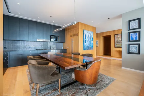 $2,999,000 | 2550 North Lakeview Avenue, Unit S2502, Chicago, IL 60614
