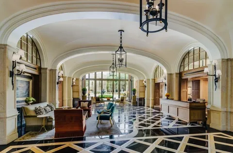 $2,999,000 | 2550 North Lakeview Avenue, Unit S2502, Chicago, IL 60614