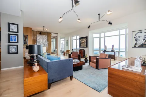 $2,999,000 | 2550 North Lakeview Avenue, Unit S2502, Chicago, IL 60614