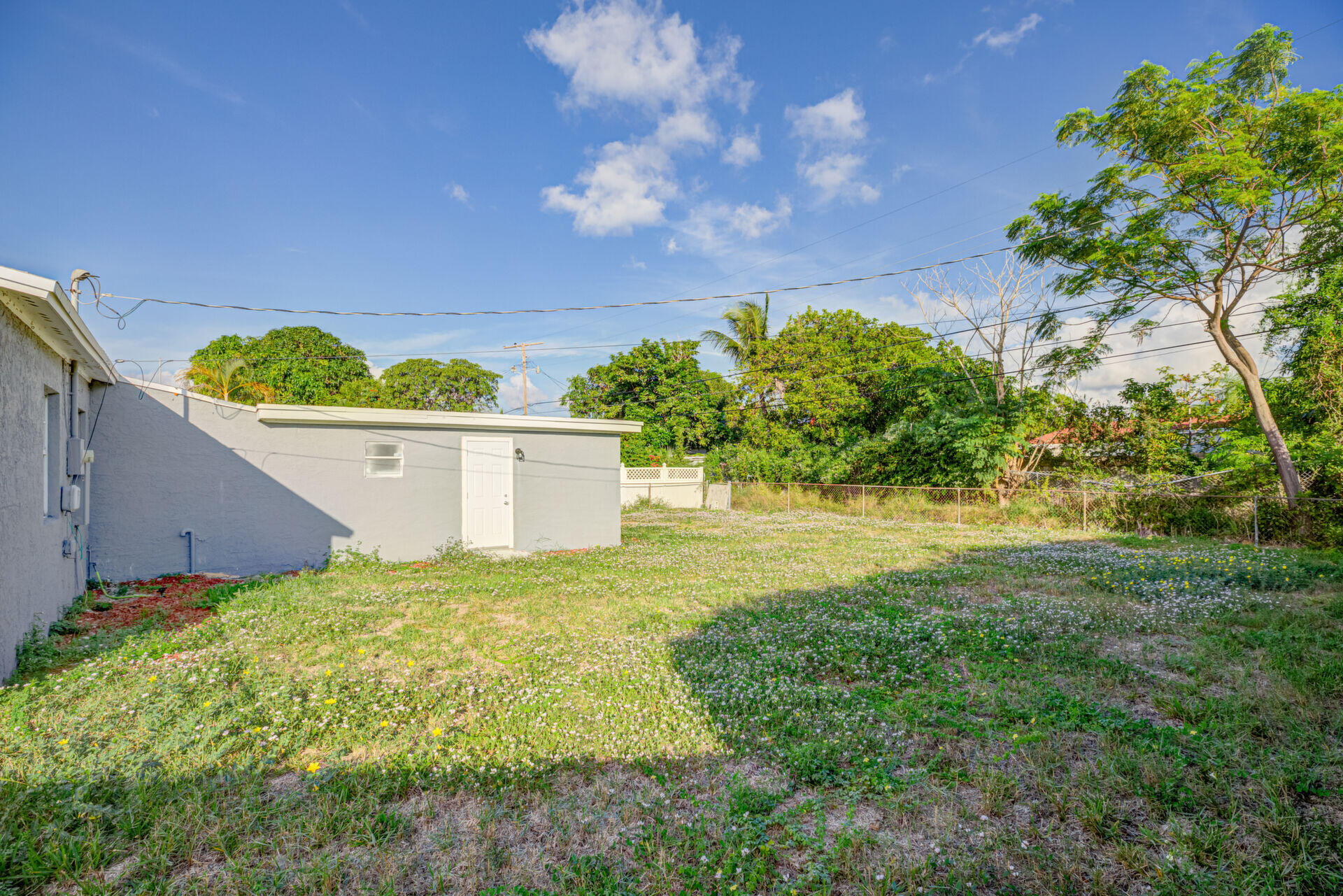 330 West 28th Street Riviera Beach, FL 33404 - Photo 7 of 23 1489931_7_1667515268.8638_15170059