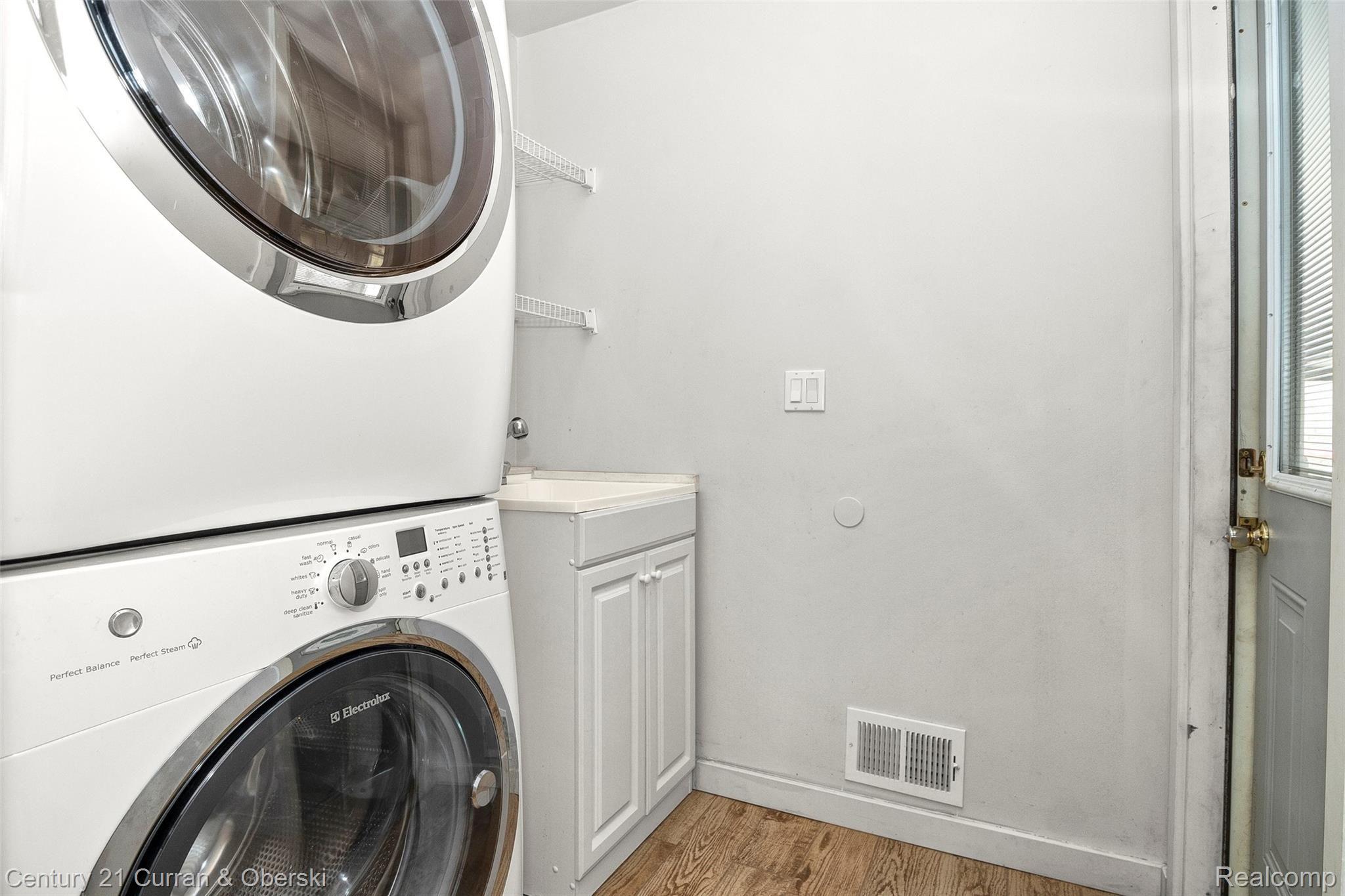 12701 Capernall Road Carleton, MI 48117 - Photo 25 of 45 Laundry room