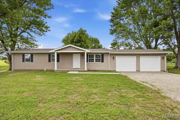 $239,000 | 913 Apple Street, Keyesport, IL 62253