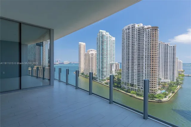 $5,400,000 | 300 Biscayne Blvd Way, Unit 1704, Miami, FL 33131