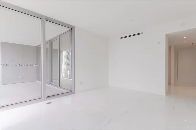 $5,400,000 | 300 Biscayne Blvd Way, Unit 1704, Miami, FL 33131