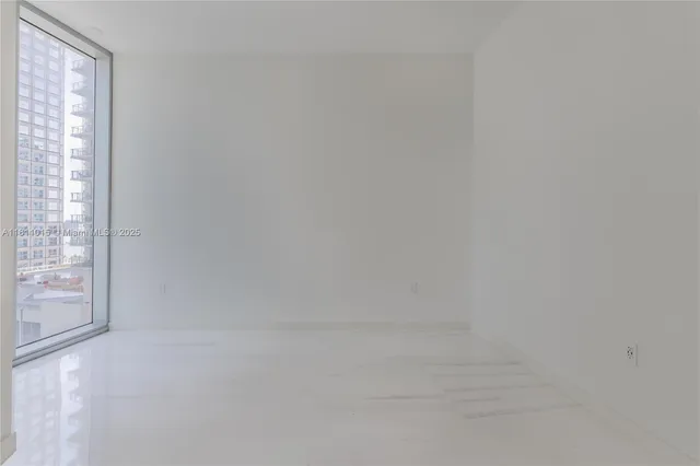 $5,400,000 | 300 Biscayne Blvd Way, Unit 1704, Miami, FL 33131