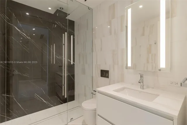 $5,400,000 | 300 Biscayne Blvd Way, Unit 1704, Miami, FL 33131