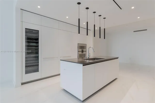 $5,400,000 | 300 Biscayne Blvd Way, Unit 1704, Miami, FL 33131