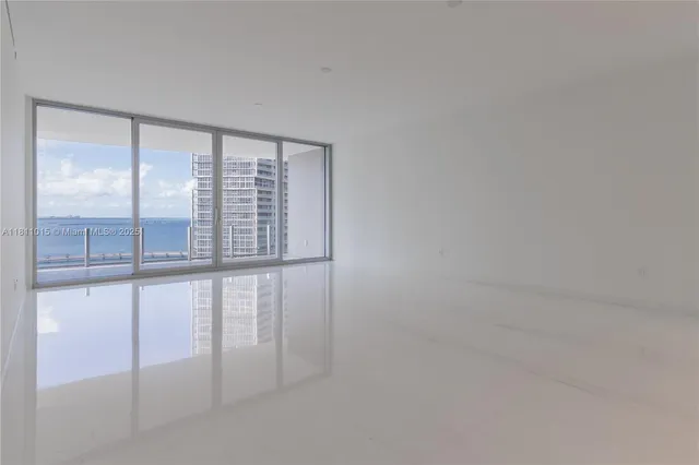 $5,400,000 | 300 Biscayne Blvd Way, Unit 1704, Miami, FL 33131