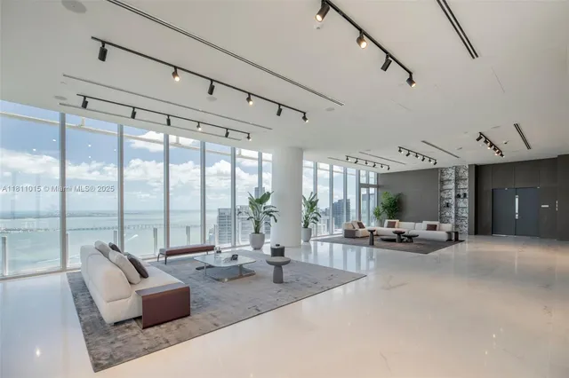 $5,400,000 | 300 Biscayne Blvd Way, Unit 1704, Miami, FL 33131