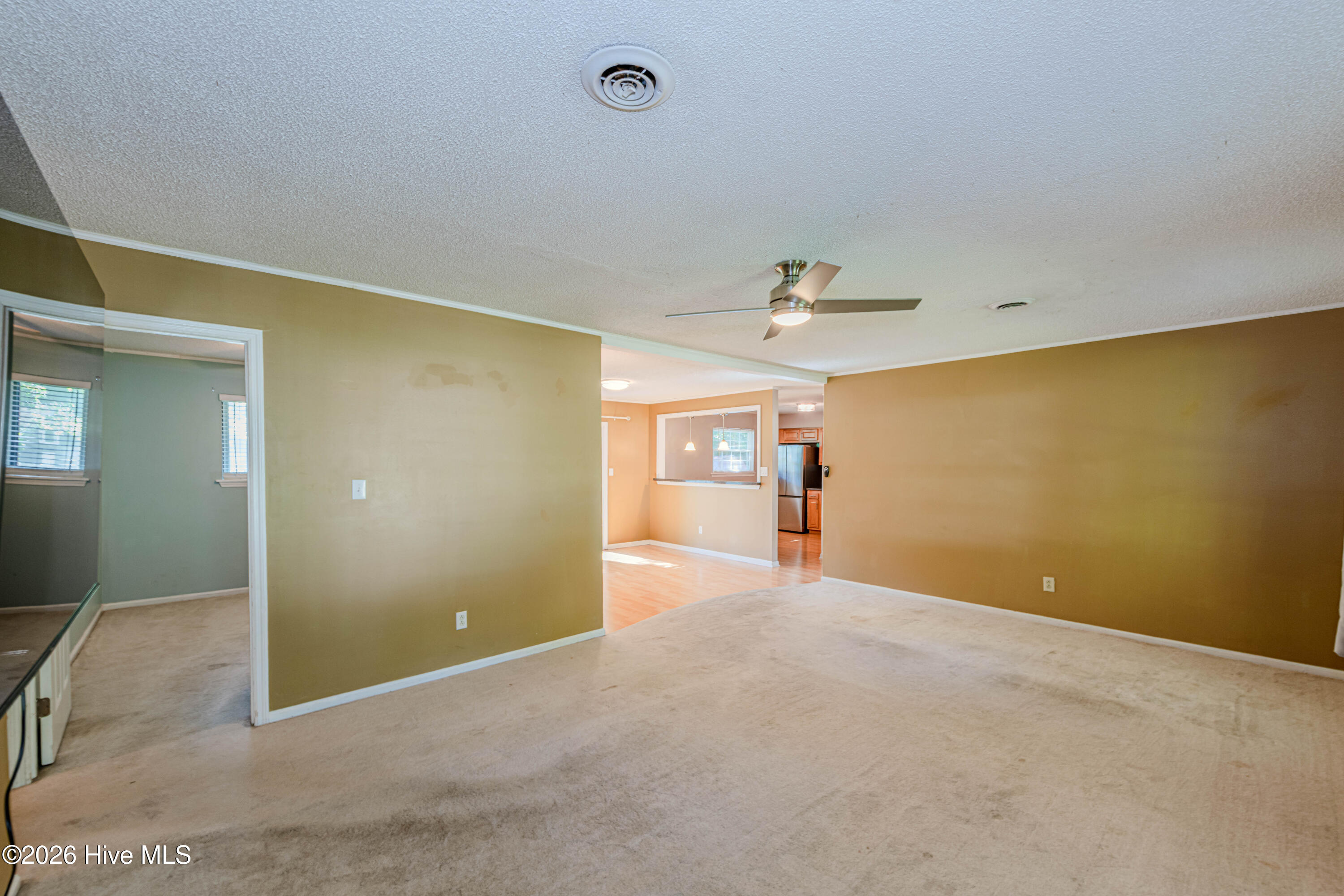 800 Mill River Road Jacksonville, NC 28540 - Photo 20 of 60 Living room