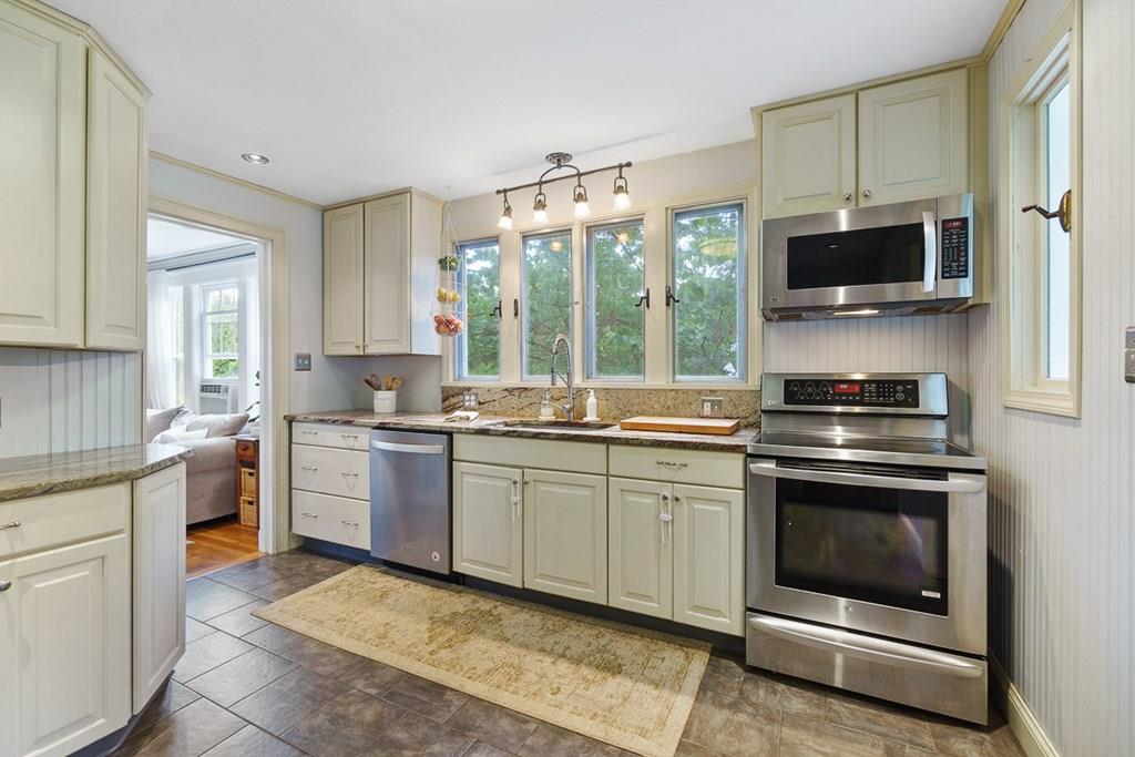 18 Robinson Road Littleton, MA 01460 - Photo 9 of 41 Gallery Image 9