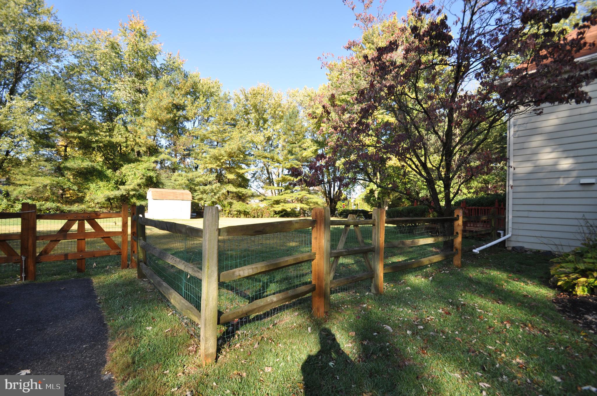 100 Country Flower Road Newark, DE 19711 - Photo 2 of 24 Large fenced in backyard - Post & Rail- Beautiful
