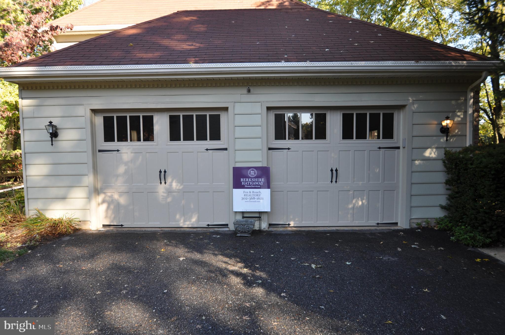 100 Country Flower Road Newark, DE 19711 - Photo 23 of 24 Brand new Custom garage doors