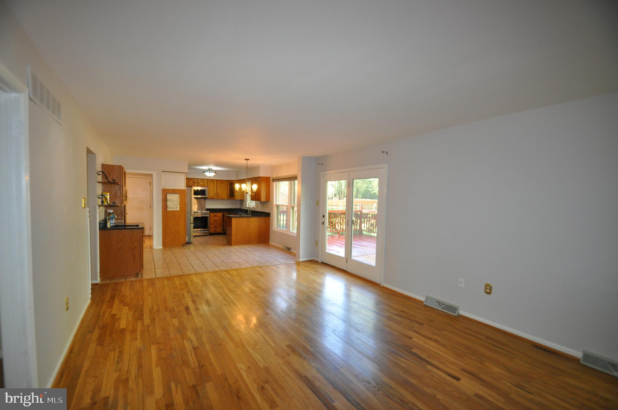 100 Country Flower Road Newark, DE 19711 - Photo 5 of 24 Family room open to the Kitchen