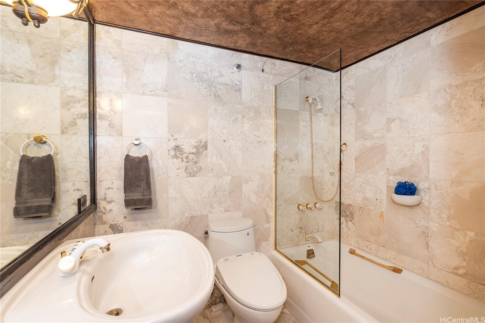 425 South Street, Unit 4501 Honolulu, HI 96813 - Photo 12 of 12 a bathroom with a sink toilet and shower