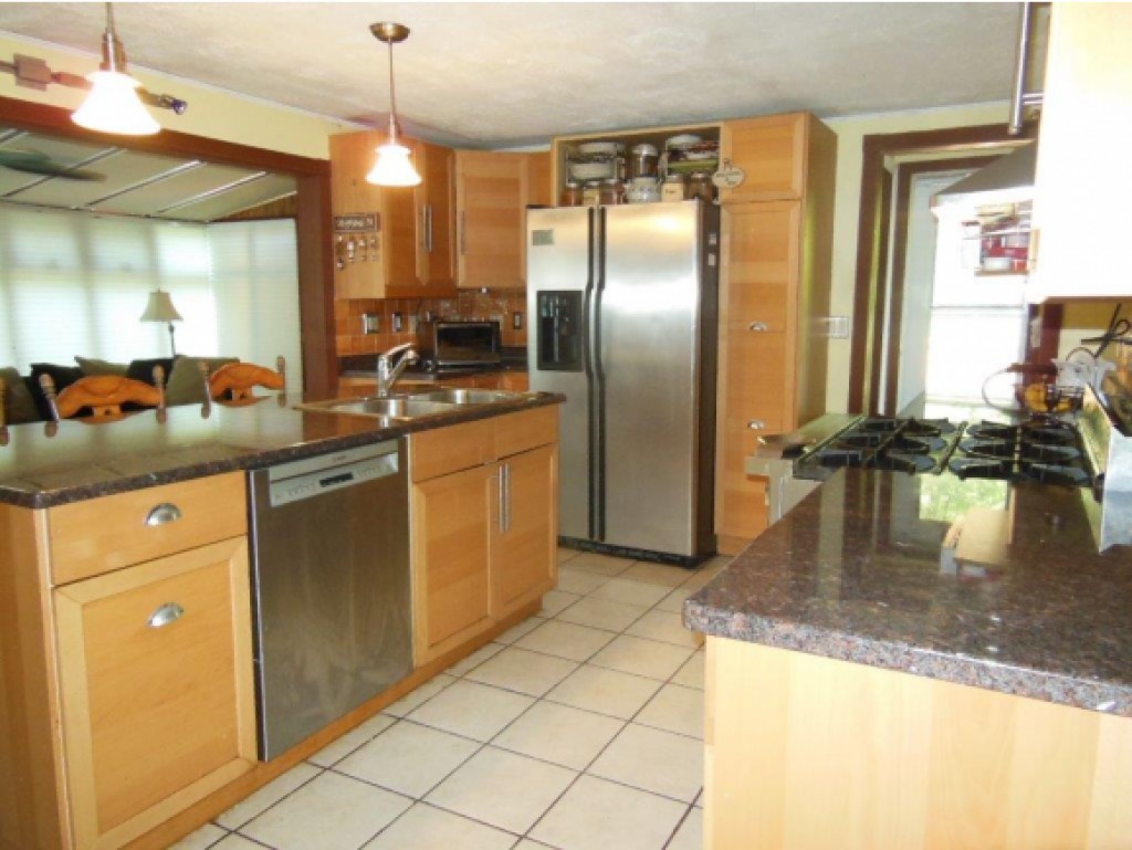 31 Gale Village Road Newton, NH 03858 - Photo 3 of 21 Gallery Image 3