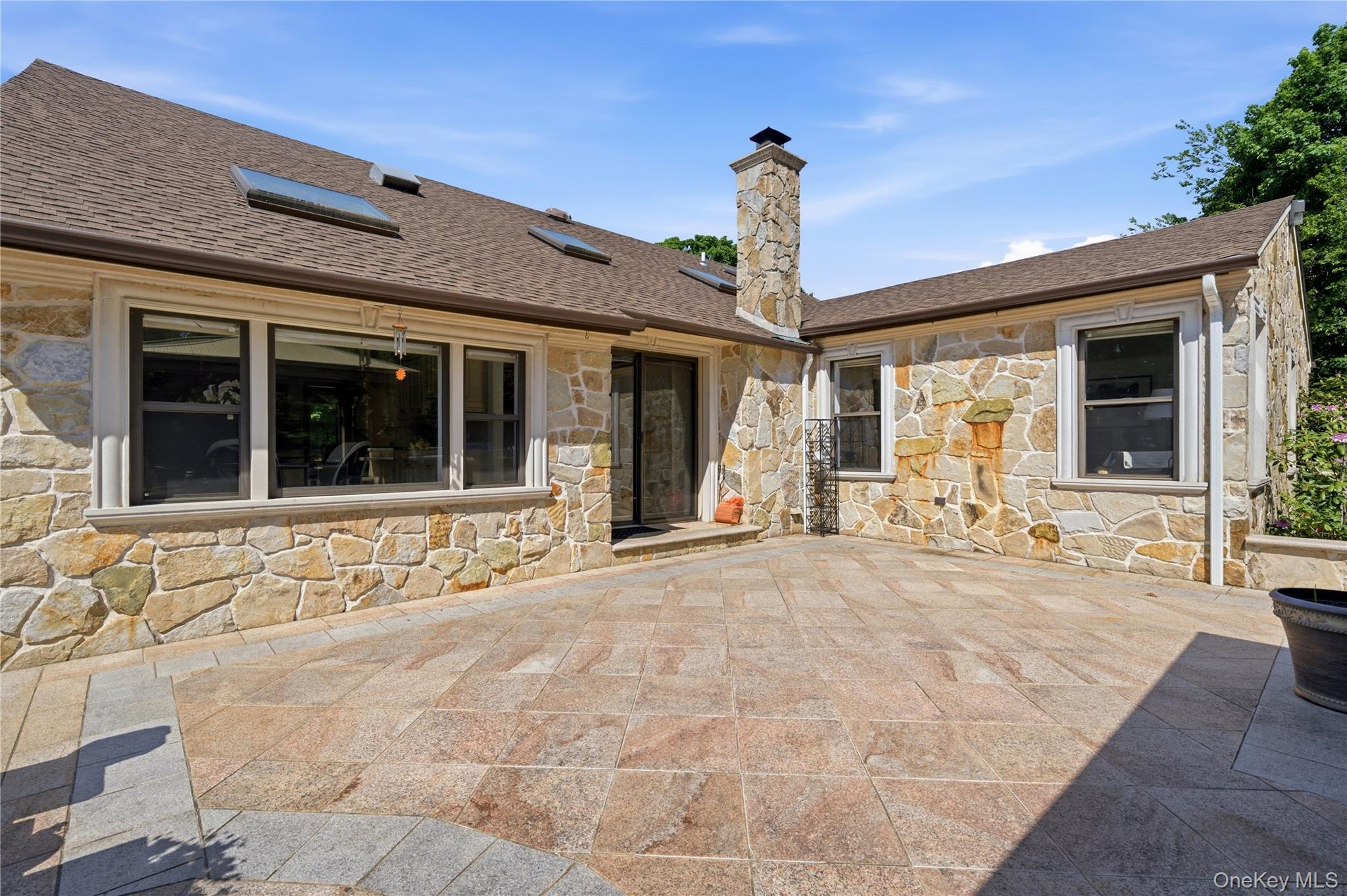 199 Cold Spring Road Syosset, NY 11791 - Photo 35 of 48