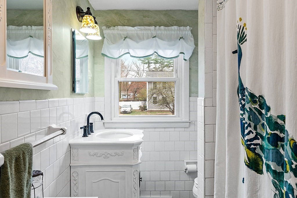 21 Oakland Road Pepperell, MA 01463 - Photo 11 of 36 Gallery Image 11