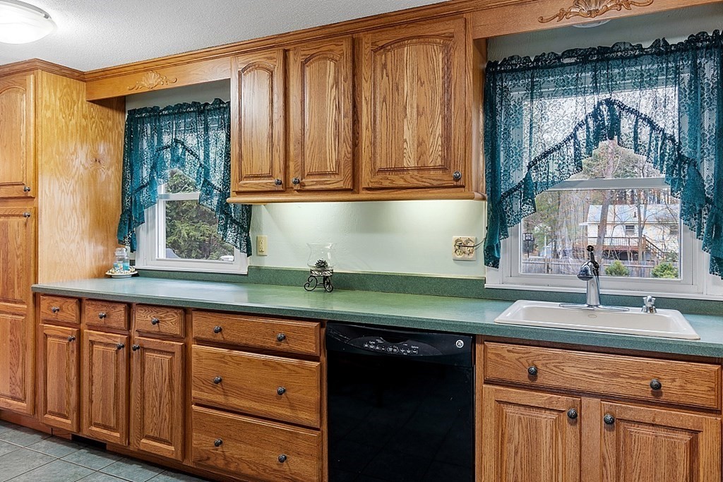 21 Oakland Road Pepperell, MA 01463 - Photo 2 of 36 Gallery Image 2