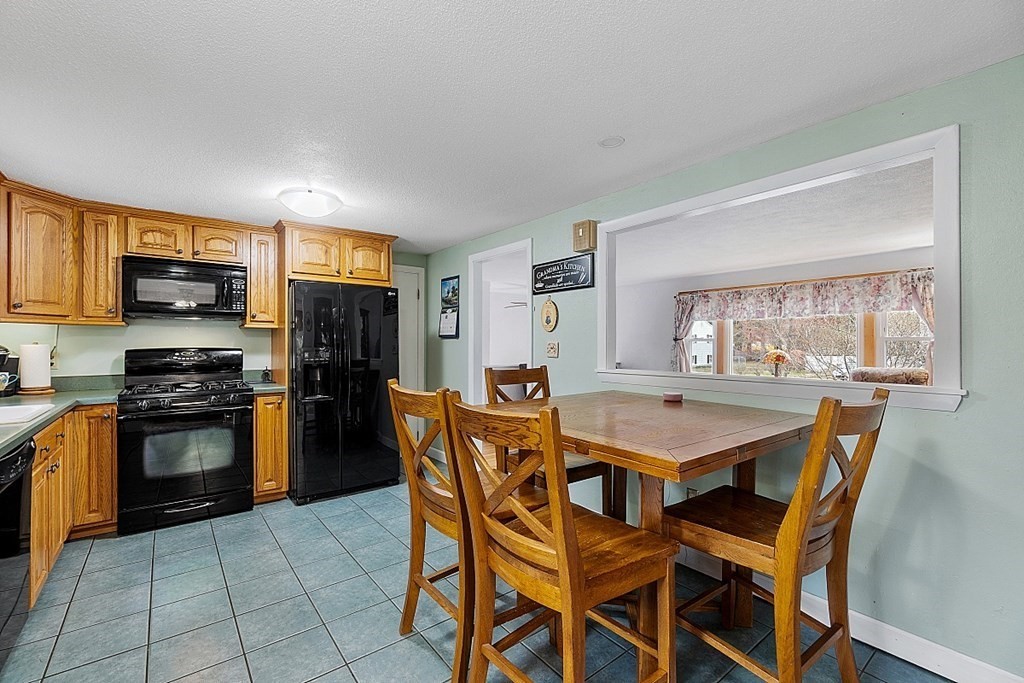 21 Oakland Road Pepperell, MA 01463 - Photo 3 of 36 Gallery Image 3
