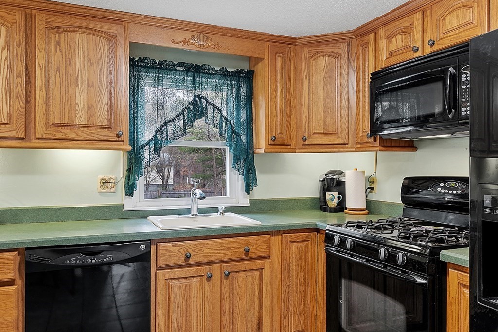 21 Oakland Road Pepperell, MA 01463 - Photo 6 of 36 Gallery Image 6