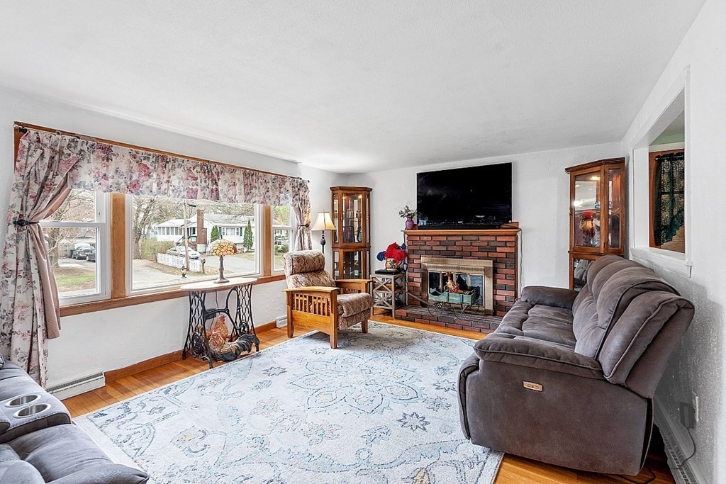 21 Oakland Road Pepperell, MA 01463 - Photo 7 of 36 Gallery Image 7