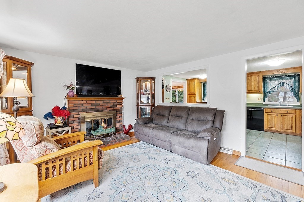 21 Oakland Road Pepperell, MA 01463 - Photo 8 of 36 Gallery Image 8