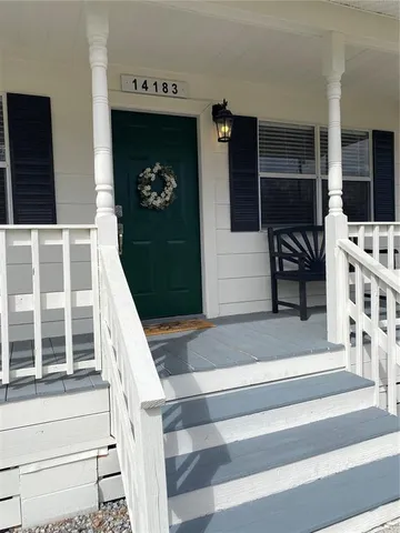 a view of entryway and hall