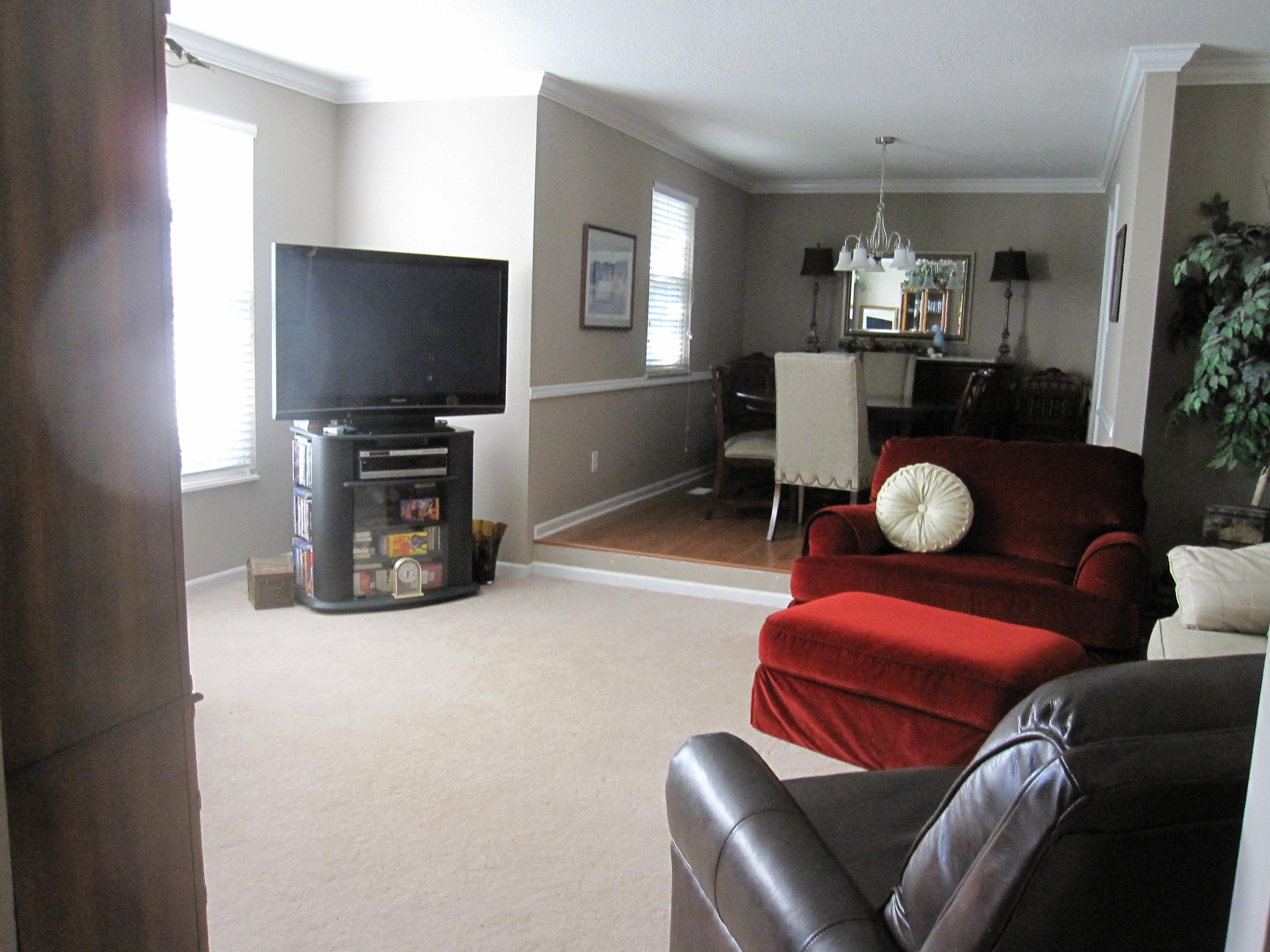 7700 Keswick Road, Unit 15 Powell, TN 37849 - Photo 2 of 20 Living Room