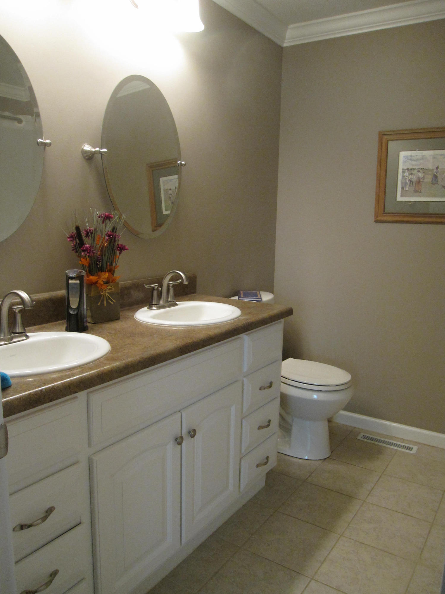 7700 Keswick Road, Unit 15 Powell, TN 37849 - Photo 15 of 20 Hall Bath