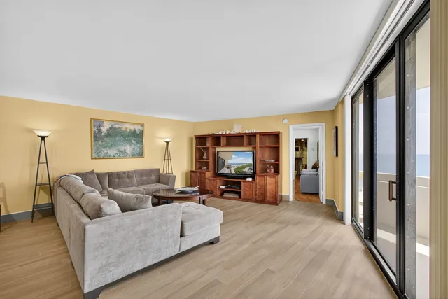 $5,500 | 2800 North Ocean Drive, Unit A 10 A, Singer Island, FL 33404