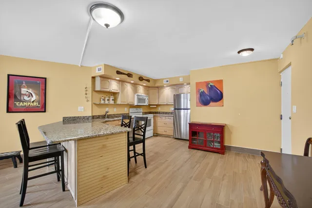 $5,500 | 2800 North Ocean Drive, Unit A 10 A, Singer Island, FL 33404