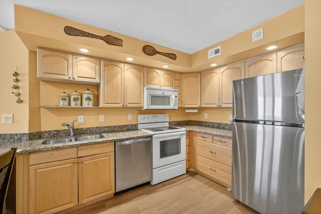 $5,500 | 2800 North Ocean Drive, Unit A 10 A, Singer Island, FL 33404