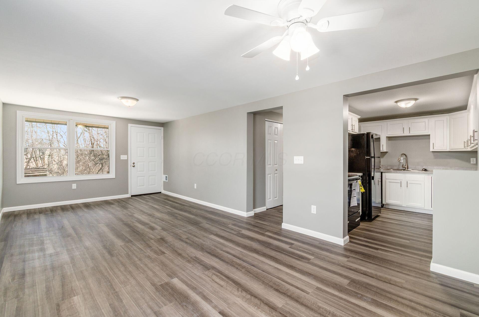 5842 Red Apple Ridge Road Columbus, OH 43232 - Photo 4 of 17 Eating Space