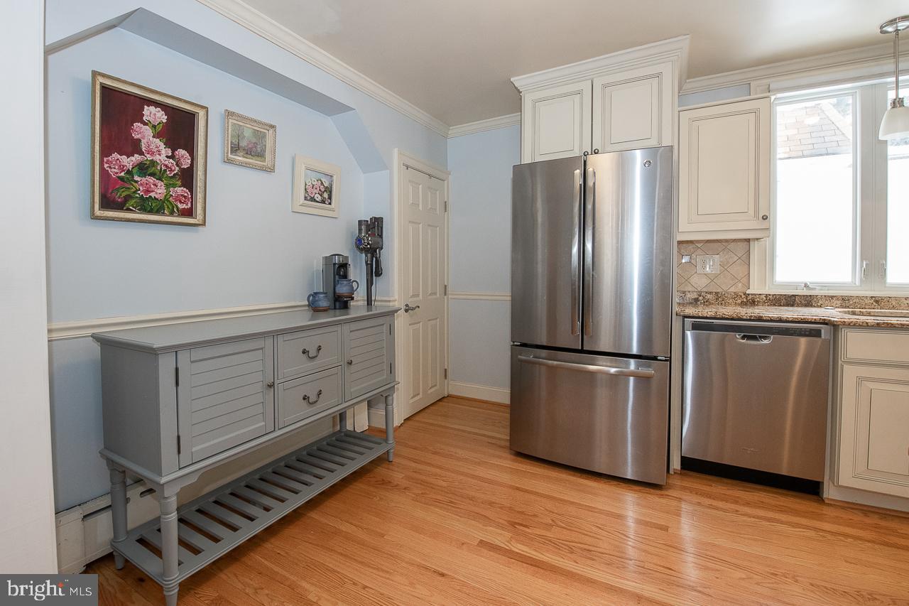 145 Grandview Road Ardmore, PA 19003 - Photo 8 of 26 Kitchen with new Hardwood Floors
