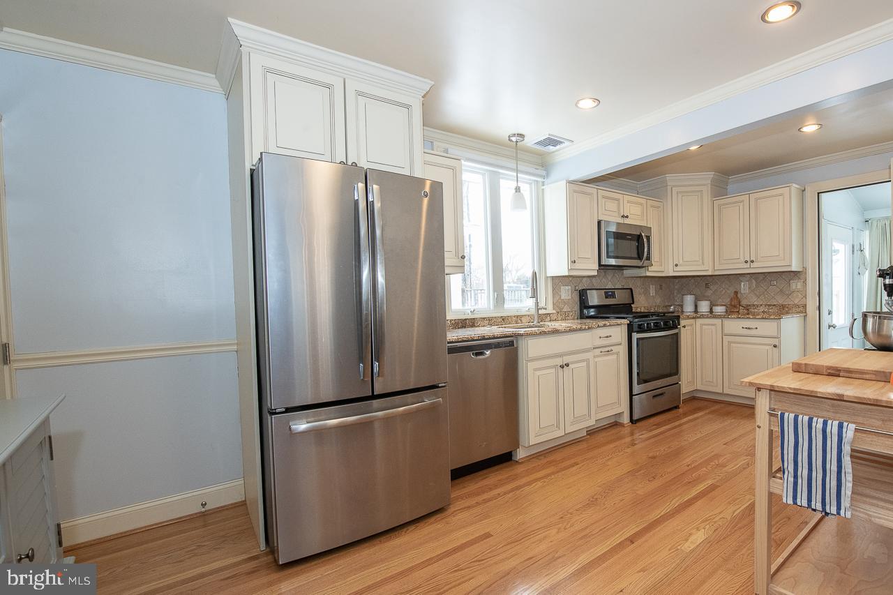 145 Grandview Road Ardmore, PA 19003 - Photo 9 of 26 Light and bright Kitchen with stainless appliances
