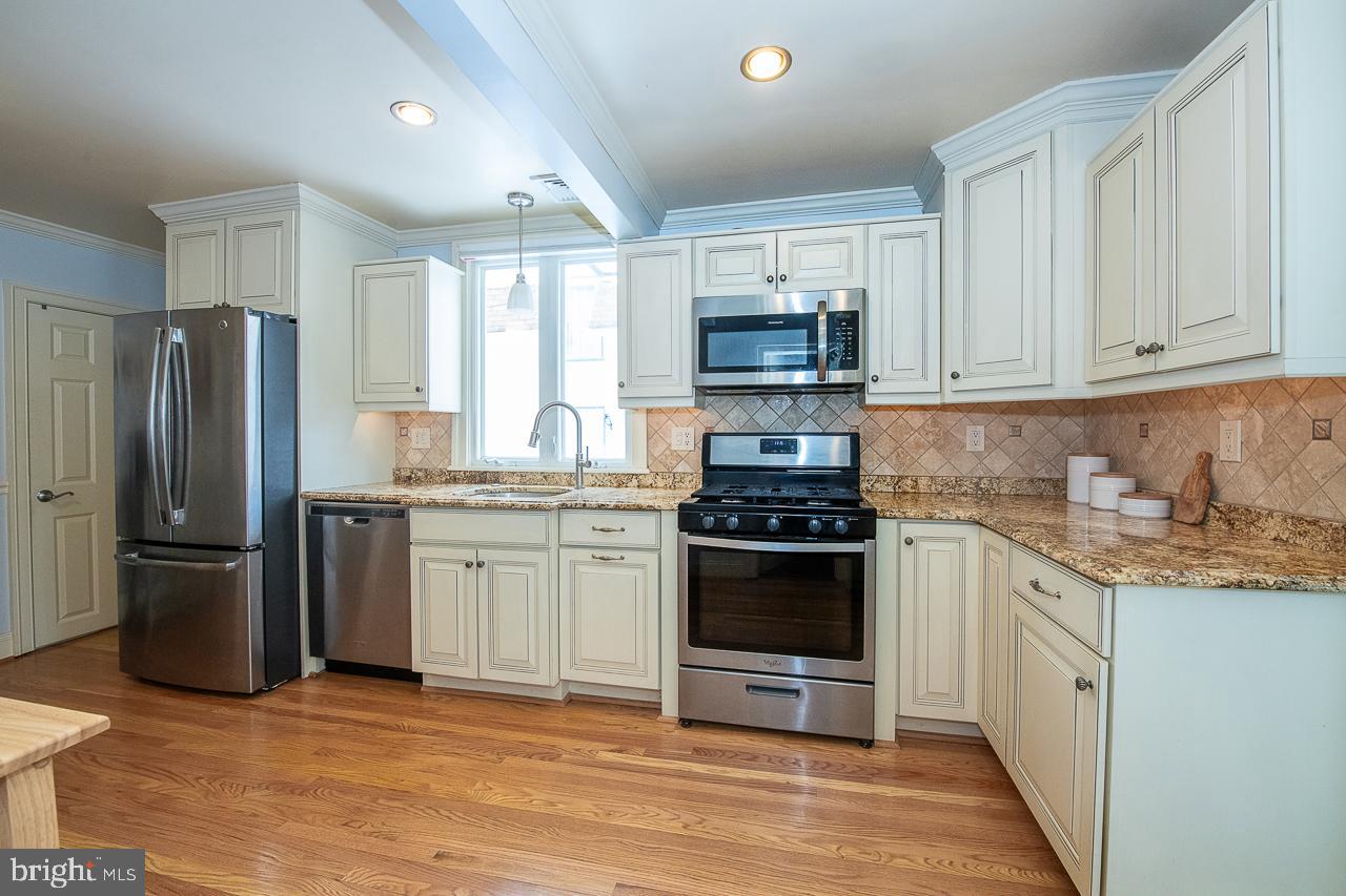 145 Grandview Road Ardmore, PA 19003 - Photo 10 of 26 Kitchen with granite counters