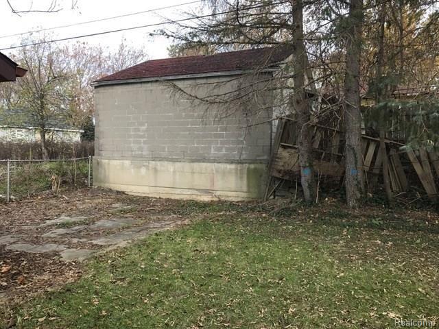 1802 Prospect Street Flint, MI 48504 - Photo 4 of 32 backview 2.jpeg