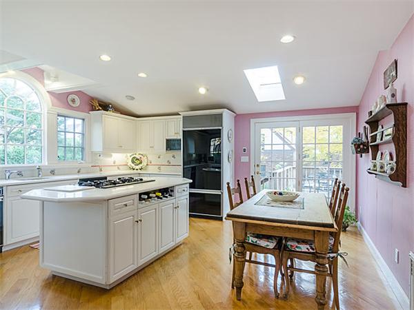 51 Gralynn Road Newton, MA 02459 - Photo 3 of 18 Gallery Image 3