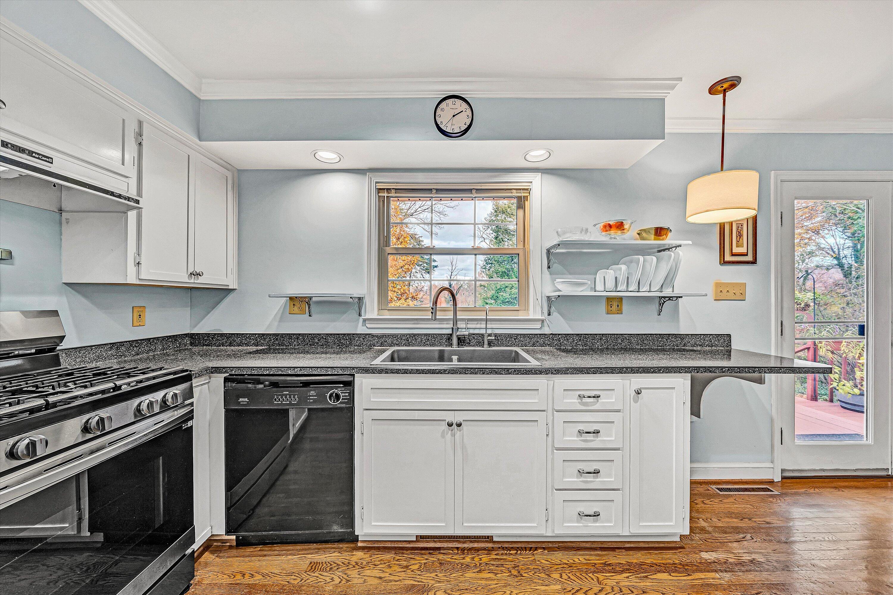 1039 Clearfield Road Southwest Roanoke, VA 24015 - Photo 11 of 44 13-VM-00625