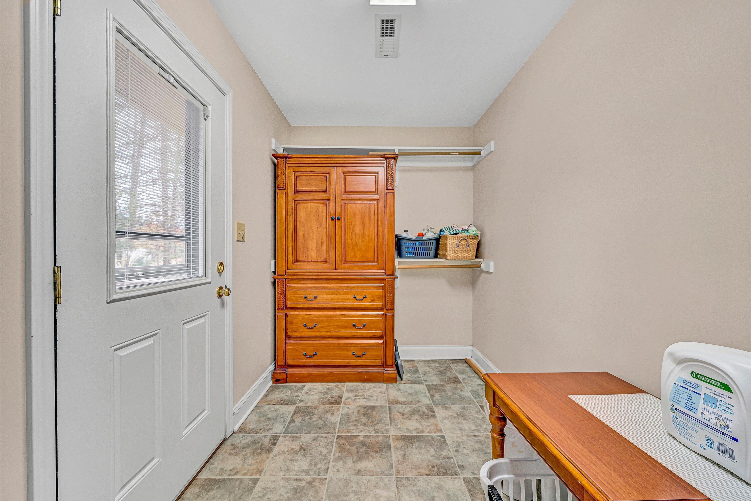 1039 Clearfield Road Southwest Roanoke, VA 24015 - Photo 22 of 44 24-VM-00685