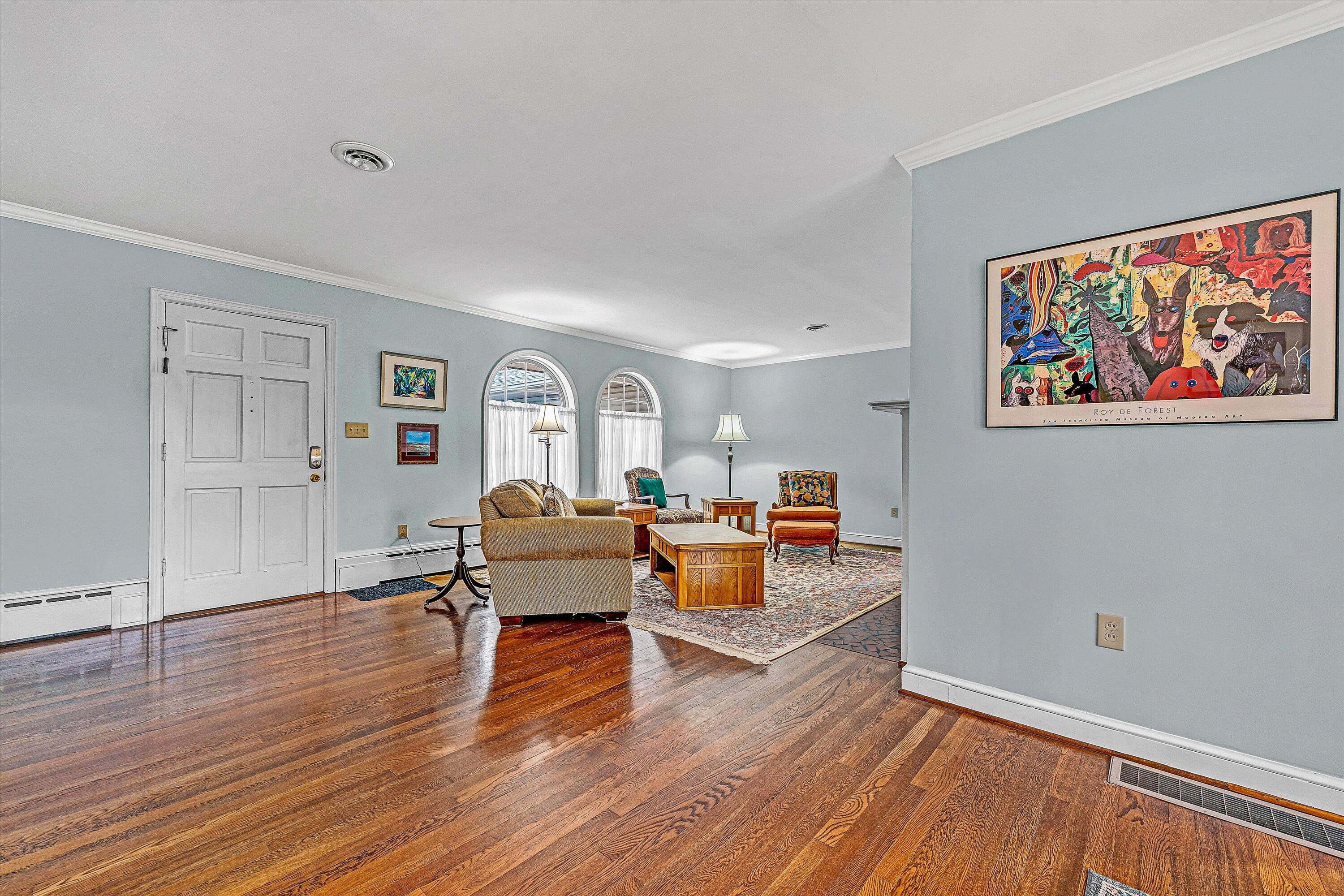 1039 Clearfield Road Southwest Roanoke, VA 24015 - Photo 3 of 44 04-VM-00580