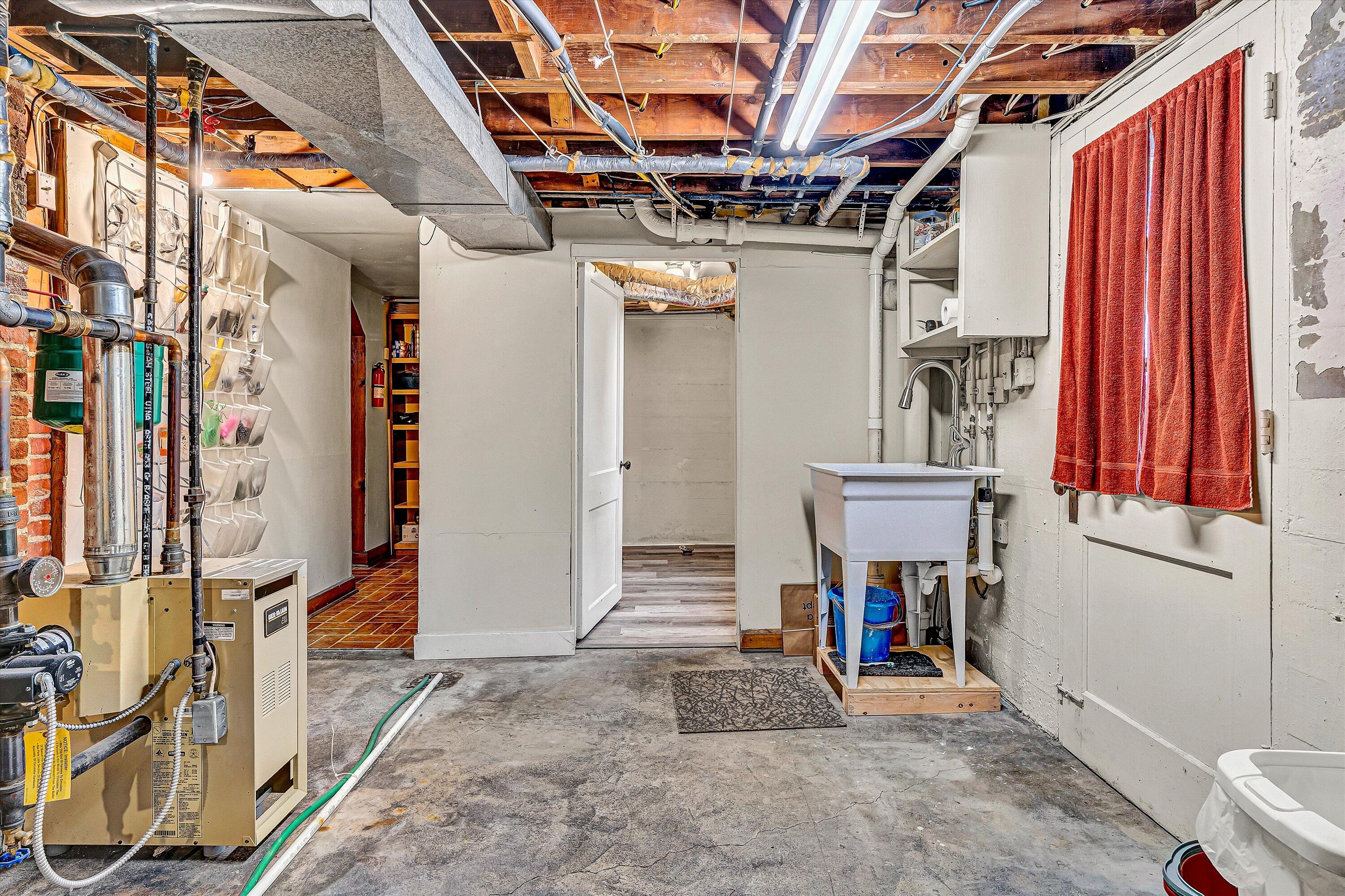 1039 Clearfield Road Southwest Roanoke, VA 24015 - Photo 33 of 44 36-VM-00800