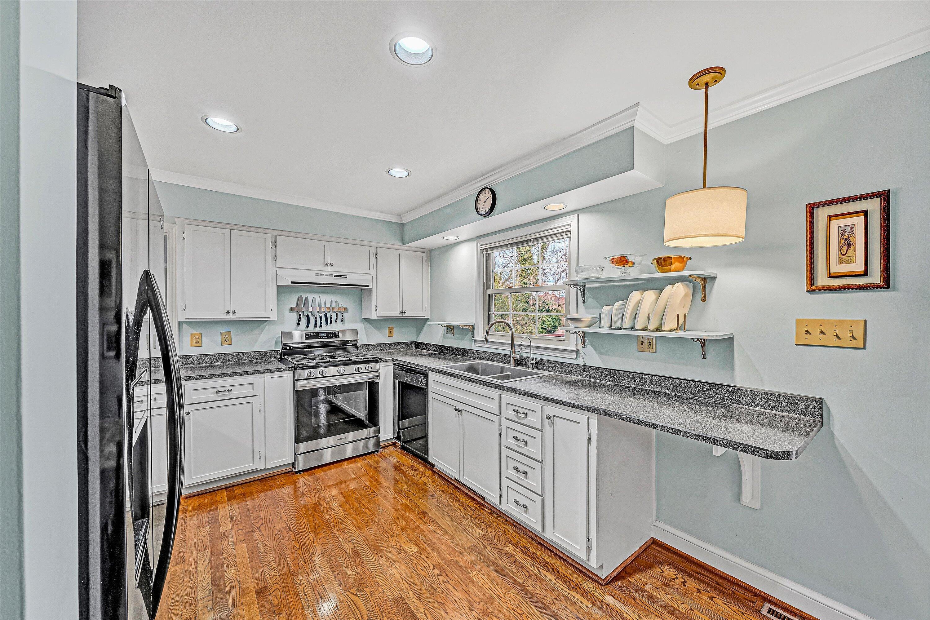 1039 Clearfield Road Southwest Roanoke, VA 24015 - Photo 7 of 44 09-VM-00605